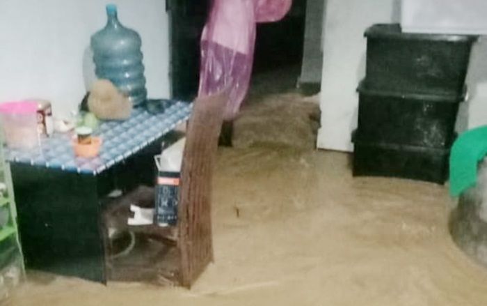 Hujan Lebat, Dua Tanggul di Kebonagung Pacitan Dikabarkan Bocor Sebesar Jari Hujan Lebat, Dua Tanggul di Kebonagung Pacitan Dikabarkan Bocor Sebesar Jari