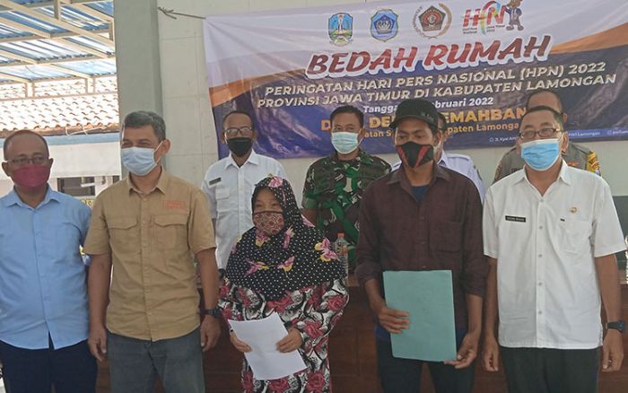 Peringati HPN 2022, PWI Jatim dan Lamongan Bedah Rumah Warga Kurang Mampu Peringati HPN 2022, PWI Jatim dan Lamongan Bedah Rumah Warga Kurang Mampu