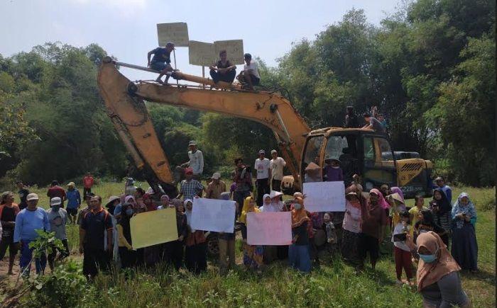 ​Puluhan Warga Desa Rejoagung Unjuk Rasa, Tolak Galian C