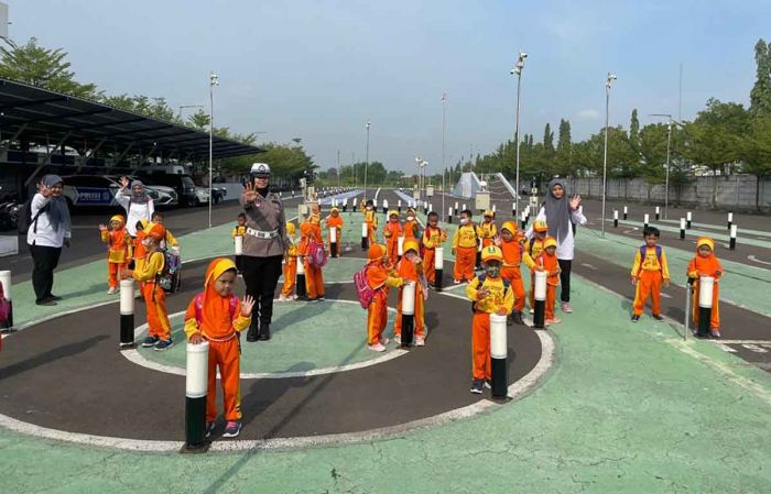 Satlantas Polres Mojokerto Kota Edukasi Tertib Berlalu Lintas Sejak Dini Satlantas Polres Mojokerto Kota Edukasi Tertib Berlalu Lintas Sejak Dini