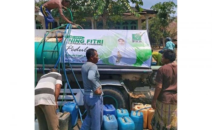 Warga Lumbang Kekeringan, Hari ini Neng Fitri Distribusikan 12 Tangki Air Bersih