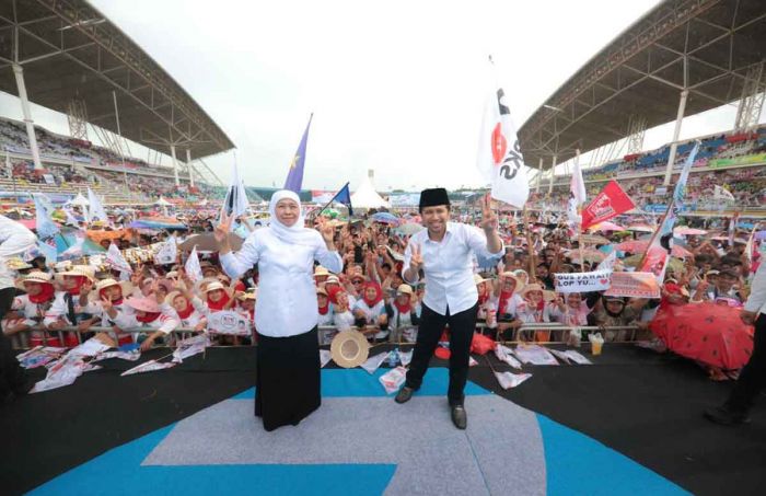 Puluhan Ribu Masyarakat Tumpah Ruah Ikuti Kampanye Akbar Khofifah-Emil di Jember Sport Garden Puluhan Ribu Masyarakat Tumpah Ruah Ikuti Kampanye Akbar Khofifah-Emil di Jember Sport Garden