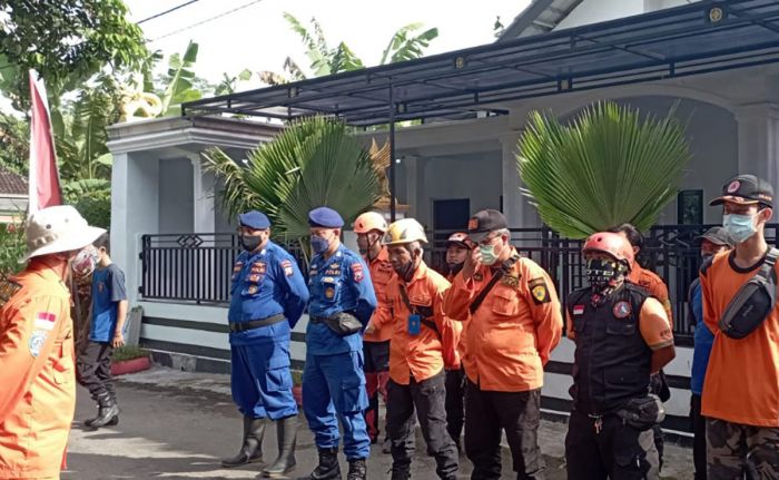 Pencarian Bocah Tenggelam di Sungai Brantas Blitar Dihentikan Pencarian Bocah Tenggelam di Sungai Brantas Blitar Dihentikan