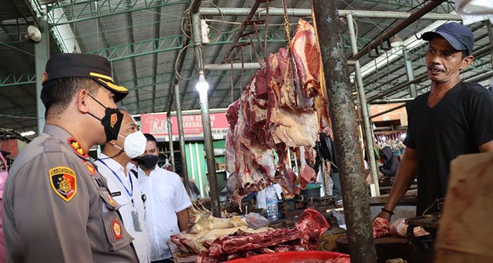 Sapi Ternak Terserang PMK, Harga Daging di Pasar Gresik Turun Sapi Ternak Terserang PMK, Harga Daging di Pasar Gresik Turun