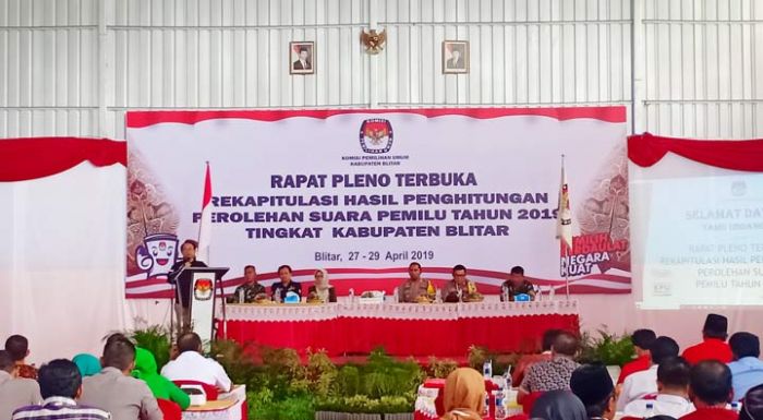 Rekapitulasi KPU Kabupaten Blitar, Jokowi Menang Telak 83 Persen Rekapitulasi KPU Kabupaten Blitar, Jokowi Menang Telak 83 Persen