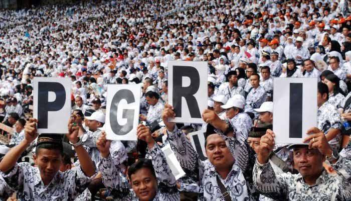 Ribuan Guru Padati GBK: Kecewa Jokowi Tak Hadir, Guru Soraki Puan