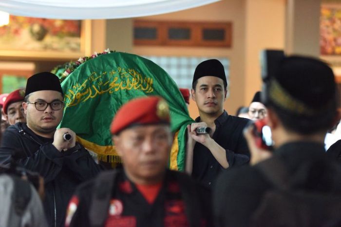 Pj Wali Kota Kediri Lepas Keberangkatan Almarhum Gus Sunoto ke Peristirahatan Terakhir Pj Wali Kota Kediri Lepas Keberangkatan Almarhum Gus Sunoto ke Peristirahatan Terakhir