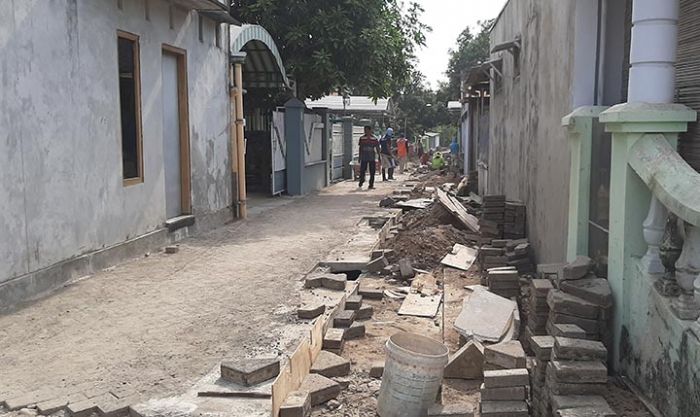 Bangunan Drainase Dikeluhkan Warga, Begini Jawaban Kades Mejayan Bangunan Drainase Dikeluhkan Warga, Begini Jawaban Kades Mejayan