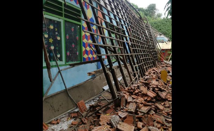 Ruang Kelas TK Dharma Rini VIII Kota Pasuruan Ambruk