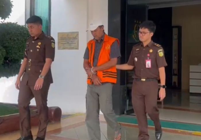 Baru Sehari Dilantik, Kasi Pidsus Kejari Kabupaten Kediri Langsung Tahan 1 Tersangka Dugaan Korupsi Baru Sehari Dilantik, Kasi Pidsus Kejari Kabupaten Kediri Langsung Tahan 1 Tersangka Dugaan Korupsi