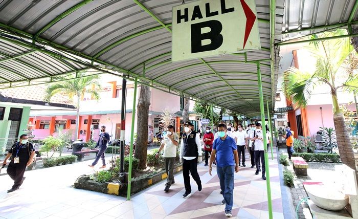 Kasus Covid-19 Naik, Pemkot Surabaya Tambah 2 Gedung Isolasi di Asrama Haji Kasus Covid-19 Naik, Pemkot Surabaya Tambah 2 Gedung Isolasi di Asrama Haji