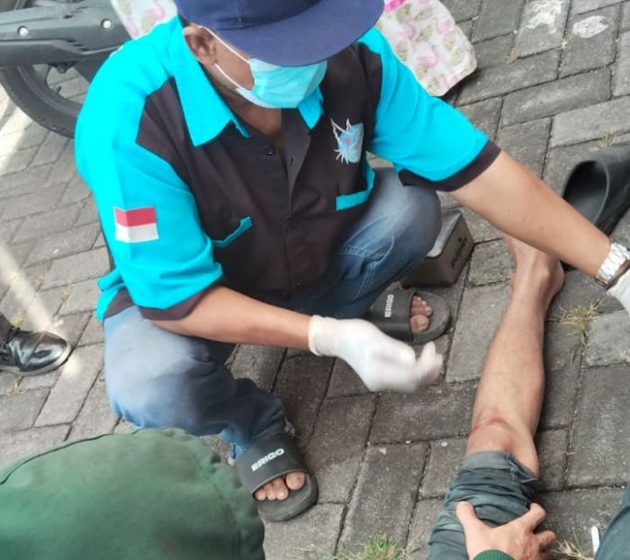 Wanita Berprofesi Guru di Sidoarjo Terlibat Laka dengan Pemotor hingga Dilarikan ke RS Wanita Berprofesi Guru di Sidoarjo Terlibat Laka dengan Pemotor hingga Dilarikan ke RS