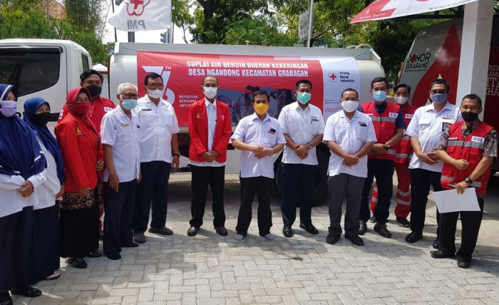 Momentum Dirgahayu ke-76, PMI Tuban Suplai Air Bersih di Daerah Kekeringan Momentum Dirgahayu ke-76, PMI Tuban Suplai Air Bersih di Daerah Kekeringan
