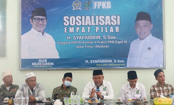 Cegah Isu Perpecahan, Syafiuddin Sosialisasikan Empat Pilar ke Pemuda di Bangkalan Cegah Isu Perpecahan, Syafiuddin Sosialisasikan Empat Pilar ke Pemuda di Bangkalan