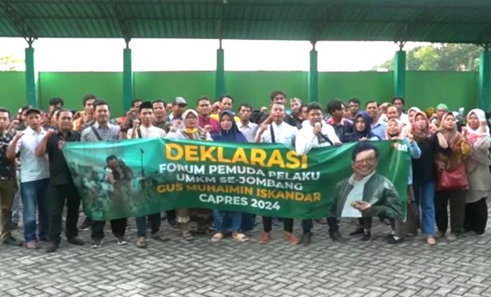 Turun Jalan Bagi-Bagi Camilan, Pegiat UMKM Jombang Dukung Muhaimin Jadi Presiden Turun Jalan Bagi-Bagi Camilan, Pegiat UMKM Jombang Dukung Muhaimin Jadi Presiden