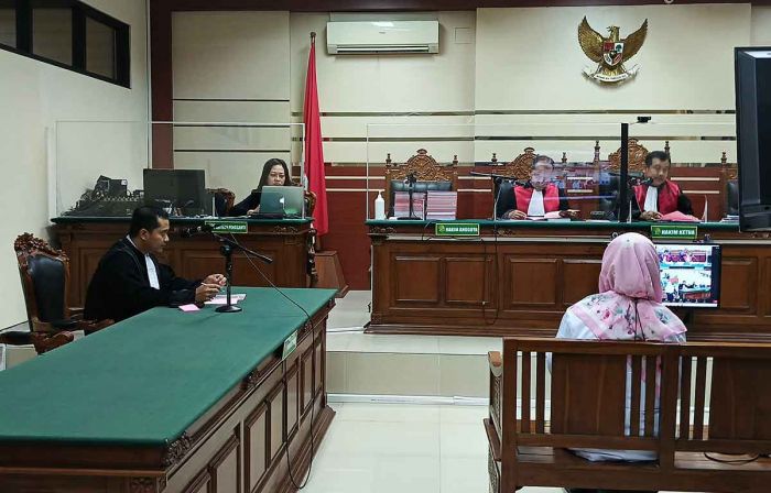Farda dan Riyan Mulai Jalani Sidang Kasus Korupsi Hibah UMKM di Diskoperindag Gresik Farda dan Riyan Mulai Jalani Sidang Kasus Korupsi Hibah UMKM di Diskoperindag Gresik