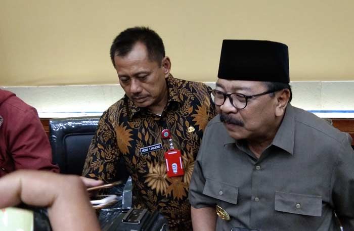 Pakde Karwo Turut Berduka atas Meninggalnya Penyelam Asal Surabaya Pakde Karwo Turut Berduka atas Meninggalnya Penyelam Asal Surabaya