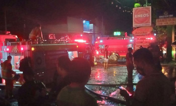 Toko Oli dan Ban di Madiun Terbakar, Begini Kronologinya Toko Oli dan Ban di Madiun Terbakar, Begini Kronologinya