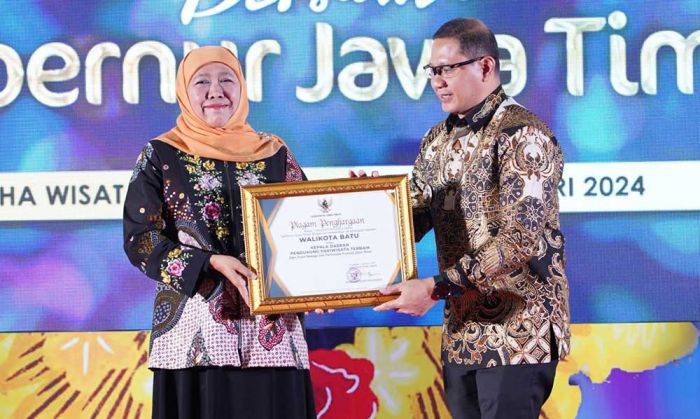 Majukan Pariwisata, Pj Wali Kota Batu Dapat Penghargaan dari Gubernur Jatim Majukan Pariwisata, Pj Wali Kota Batu Dapat Penghargaan dari Gubernur Jatim