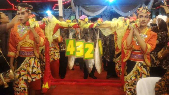 Raup 1,3 Miliar Rupiah, Lelang Bandeng Kawak Sidoarjo Diharapkan Tembus Internasional Raup 1,3 Miliar Rupiah, Lelang Bandeng Kawak Sidoarjo Diharapkan Tembus Internasional
