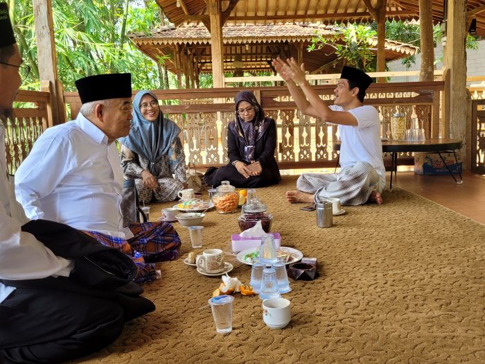 Sebut Kiai Asep Virus, Cara China Didik Anak, Kiai Imam Jazuli: Kelola Pesantren Tak Butuh Profesor Sebut Kiai Asep Virus, Cara China Didik Anak, Kiai Imam Jazuli: Kelola Pesantren Tak Butuh Profesor