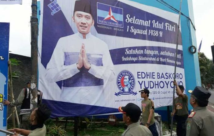 Anggota DPRD Trenggalek Tuding Penertiban Spanduk oleh Satpol PP Pesanan Pihak Tertentu