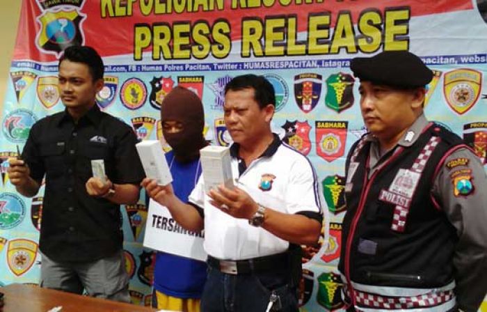 Gasak HP Nasabah, Karyawan Koperasi Dijebloskan Bui Gasak HP Nasabah, Karyawan Koperasi Dijebloskan Bui