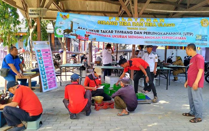 Lindungi Pembeli dan Pedagang, Pemkot Kediri Lakukan Tera Ulang Alat UTTP Lindungi Pembeli dan Pedagang, Pemkot Kediri Lakukan Tera Ulang Alat UTTP