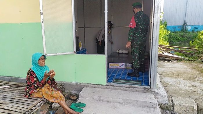 Peduli Warga, Bhabinkamtibmas dan Babinsa Sembayat Gresik Belikan Kasur Lansia Sebatang Kara Peduli Warga, Bhabinkamtibmas dan Babinsa Sembayat Gresik Belikan Kasur Lansia Sebatang Kara