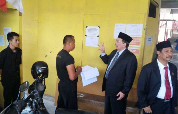 Ancam Keselamatan Tamu Negara, DPRD Jatim Sidak Hotel Amaris Usai Upacara 17 Agustus di Grahadi Ancam Keselamatan Tamu Negara, DPRD Jatim Sidak Hotel Amaris Usai Upacara 17 Agustus di Grahadi