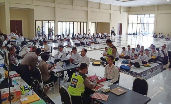 Animo Pendaftaran Polri Melalui Polresta Sidoarjo Cukup Tinggi Animo Pendaftaran Polri Melalui Polresta Sidoarjo Cukup Tinggi