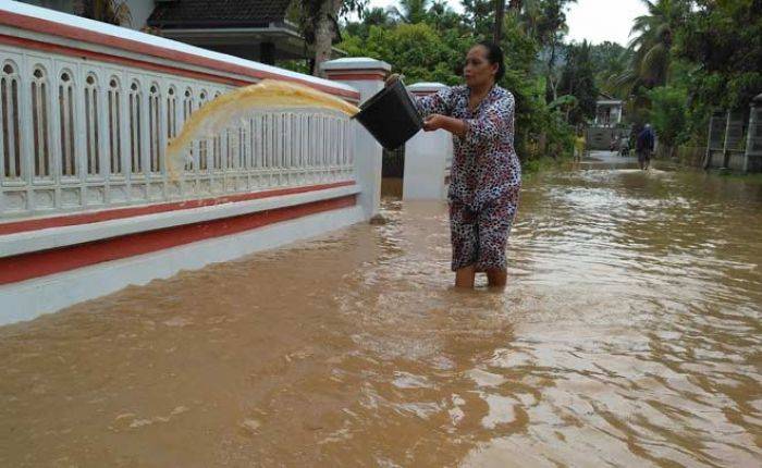 Banjir Bandang Rendam Lima Desa di Dua Kecamatan di Tulungagung Banjir Bandang Rendam Lima Desa di Dua Kecamatan di Tulungagung