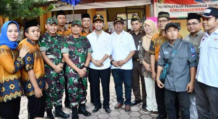Danrem 081/DSJ Dampingi Wagub Jatim Tinjau Pencoblosan di Tulungagung Danrem 081/DSJ Dampingi Wagub Jatim Tinjau Pencoblosan di Tulungagung