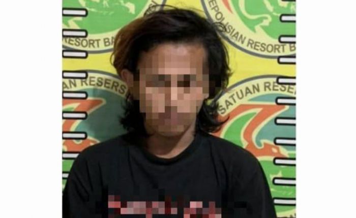 Polisi di Banyuwangi Tangkap Pengedar Pil Trex dan Dextro Saat Patroli Lalu Lintas Polisi di Banyuwangi Tangkap Pengedar Pil Trex dan Dextro Saat Patroli Lalu Lintas