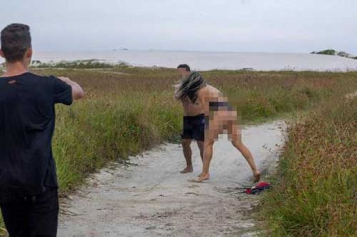 Apes! Pelorotkan Celana di Depan Cewek yang Ternyata Juara MMA, Ya Babak Belur Apes! Pelorotkan Celana di Depan Cewek yang Ternyata Juara MMA, Ya Babak Belur