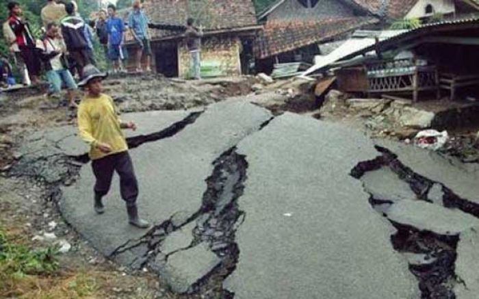 Soal Bencana Tanah Gerak di Trenggalek, Bupati Usulkan Relokasi 250 KK, Ini Tanggapan Perhutani Soal Bencana Tanah Gerak di Trenggalek, Bupati Usulkan Relokasi 250 KK, Ini Tanggapan Perhutani