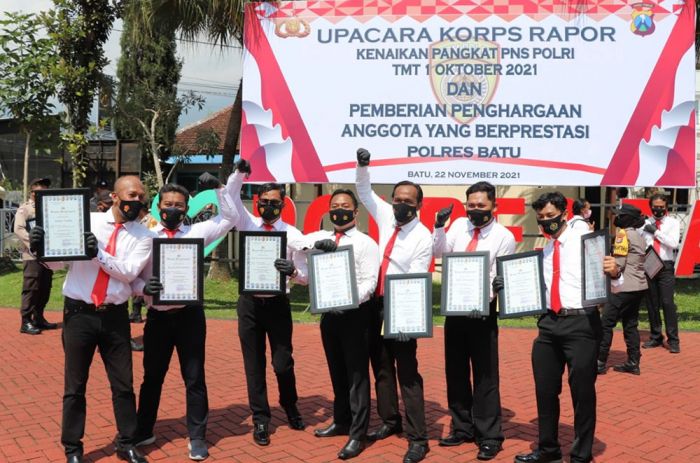 Ungkap Peredaran 200 Gram Sabu, Tujuh Personel Satresnarkoba Polres Batu dapat Penghargaan Ungkap Peredaran 200 Gram Sabu, Tujuh Personel Satresnarkoba Polres Batu dapat Penghargaan