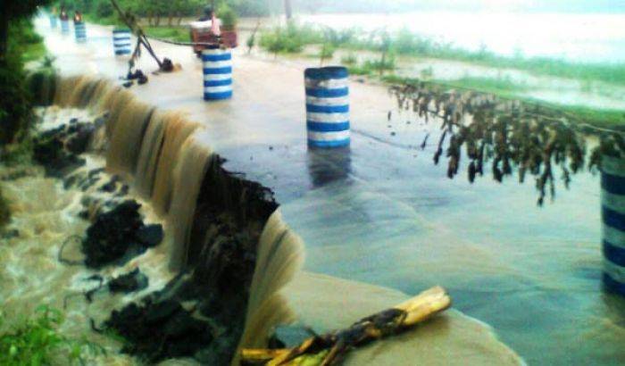 Arus Deras, Tanggul Sungai Klampok Nganjuk Jebol Arus Deras, Tanggul Sungai Klampok Nganjuk Jebol