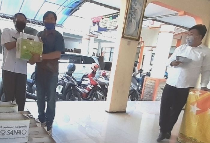 Wali Kota Mojokerto Berikan Bantuan Sembako kepada para Awak Media