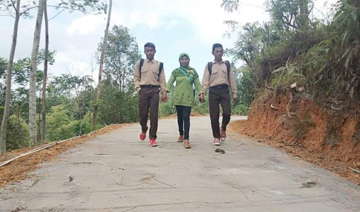 Warga Mulai Merasakan Mulusnya Jalan Hasil Program TMMD Warga Mulai Merasakan Mulusnya Jalan Hasil Program TMMD
