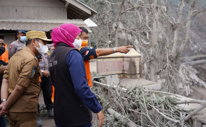 Gubernur Khofifah Harapkan Solusi Jangka Panjang untuk Ganti Jembatan Gladak Perak yang Putus Gubernur Khofifah Harapkan Solusi Jangka Panjang untuk Ganti Jembatan Gladak Perak yang Putus