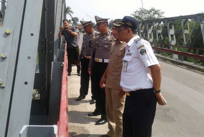 Jelang Arus Mudik, Satlantas Polres Blitar Cek Jembatan Jelang Arus Mudik, Satlantas Polres Blitar Cek Jembatan