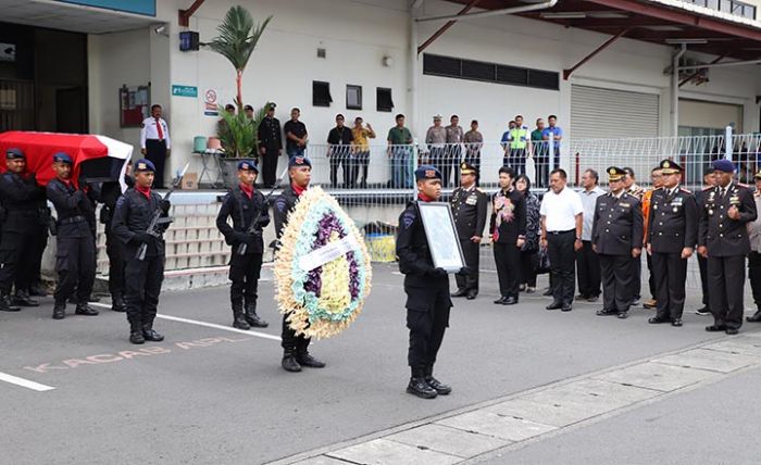 Wagub Jatim Lepas Jenazah Bharatu Doni Priyanto yang Gugur Dalam Baku Tembak di Papua