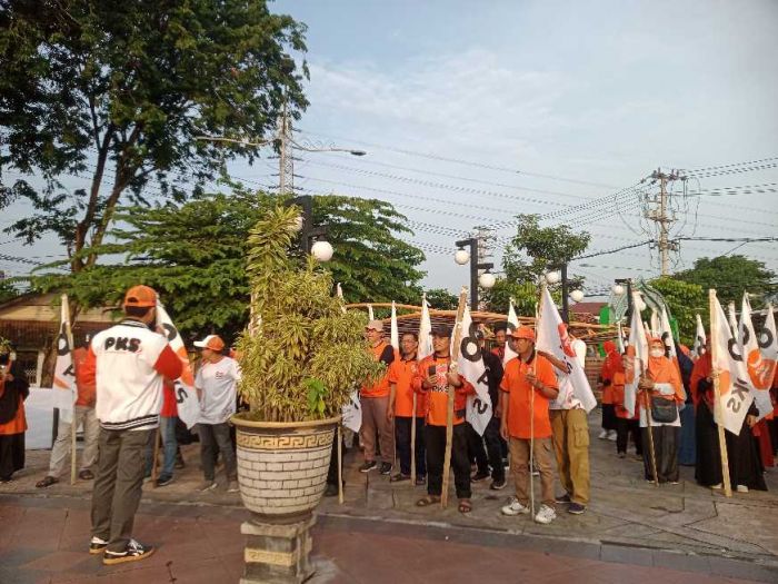 PKS Kota Probolinggo Gelar Aksi Tarhib Ramadhan di Bundaran Serang