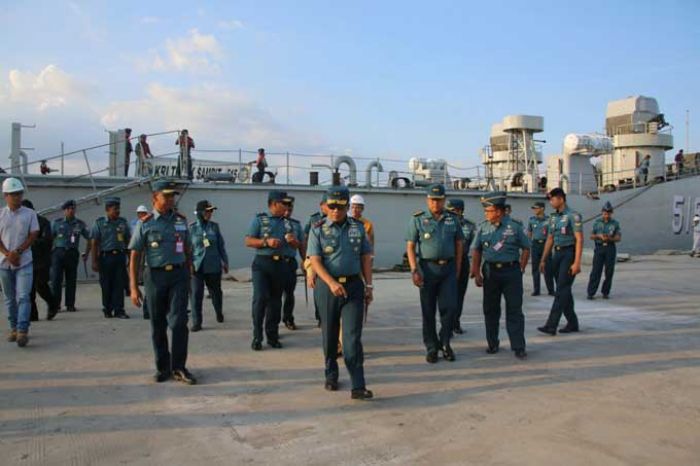 Pangarmatim Saksikan Uji Coba Dermaga Semampir Baru Pangarmatim Saksikan Uji Coba Dermaga Semampir Baru