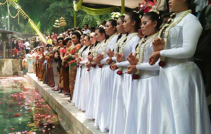 Siraman Waranggono di Tuban Sebagai Regenerasi Seni Karawitan Siraman Waranggono di Tuban Sebagai Regenerasi Seni Karawitan