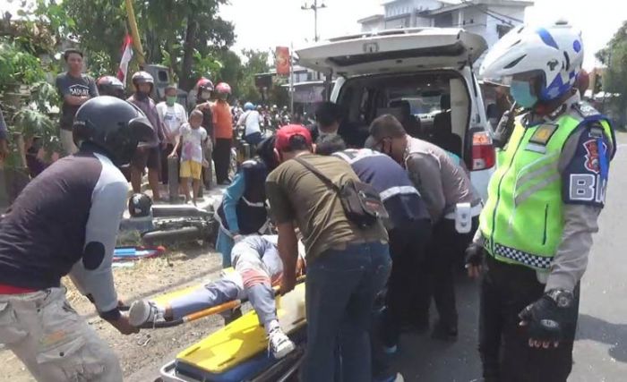 Serobot Lampu Merah, Pelajar di Jombang Dihantam Truk