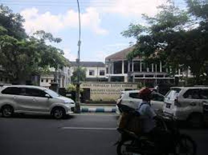 KPK Cegah Wakil Ketua DPRD Tulungagung dan Eks Komisaris Bank Jatim ke Luar Negeri KPK Cegah Wakil Ketua DPRD Tulungagung dan Eks Komisaris Bank Jatim ke Luar Negeri
