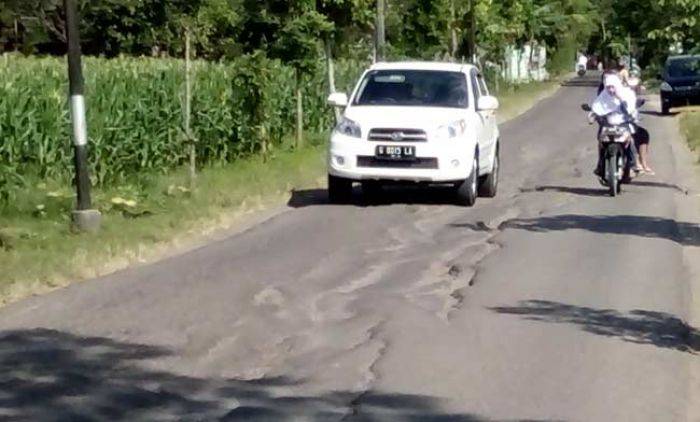 Jalan Poros Kecamatan Senori - Bangilan semakin Rusak Parah Jalan Poros Kecamatan Senori - Bangilan semakin Rusak Parah