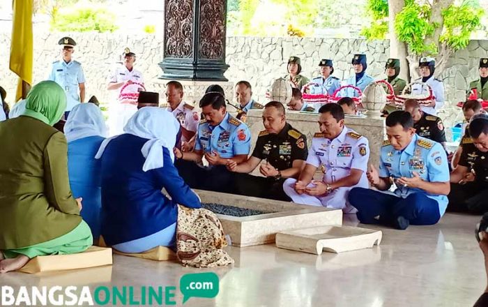 Lanjutkan Tradisi, Panglima TNI Hadi Tjahjanto Ziarah ke Makam Bung Karno